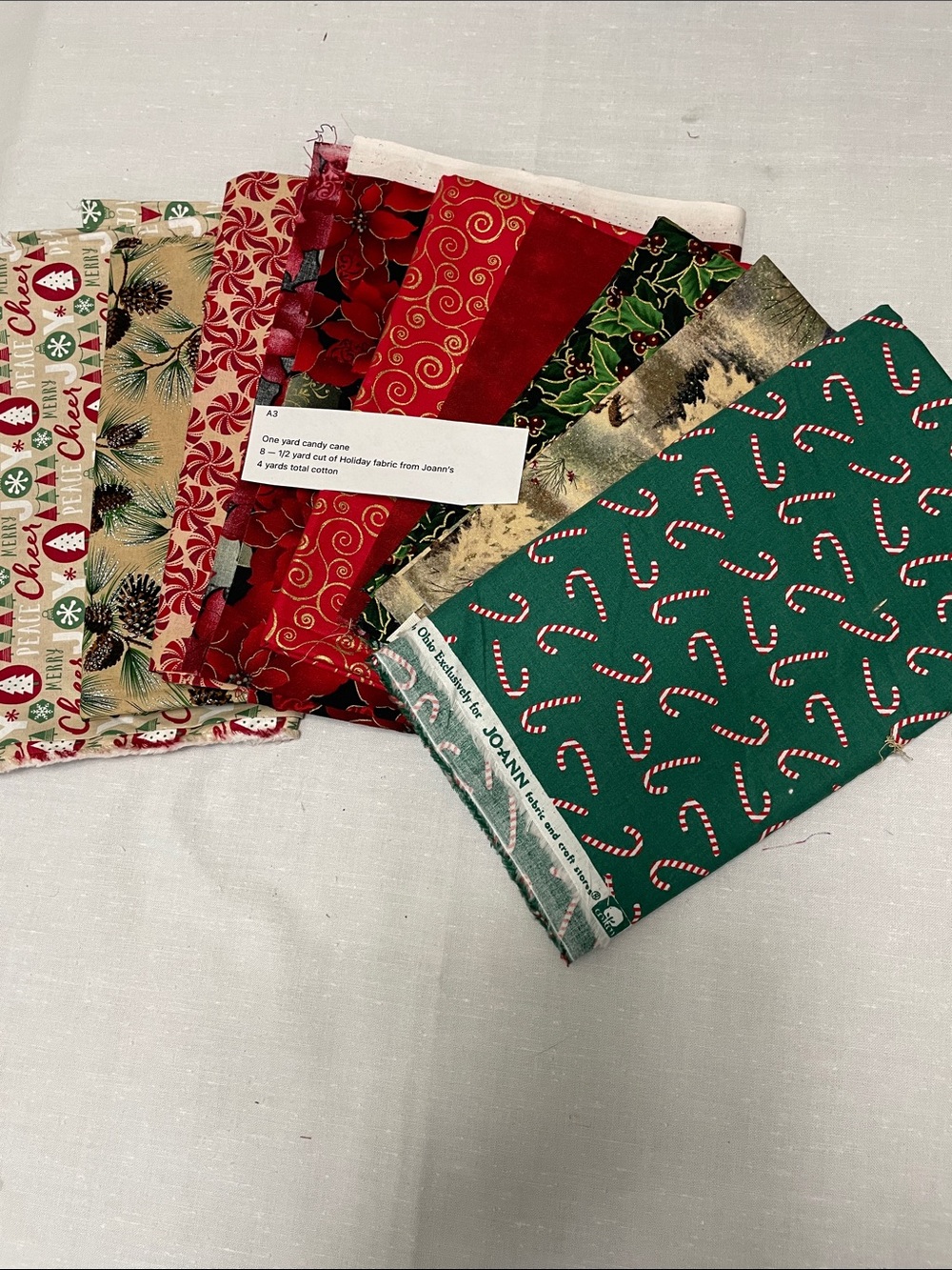 CHRISTMAS 4-5 LB MIXED FABRIC BUNDLE • USABLE PIECES • CRAFT & SEWING